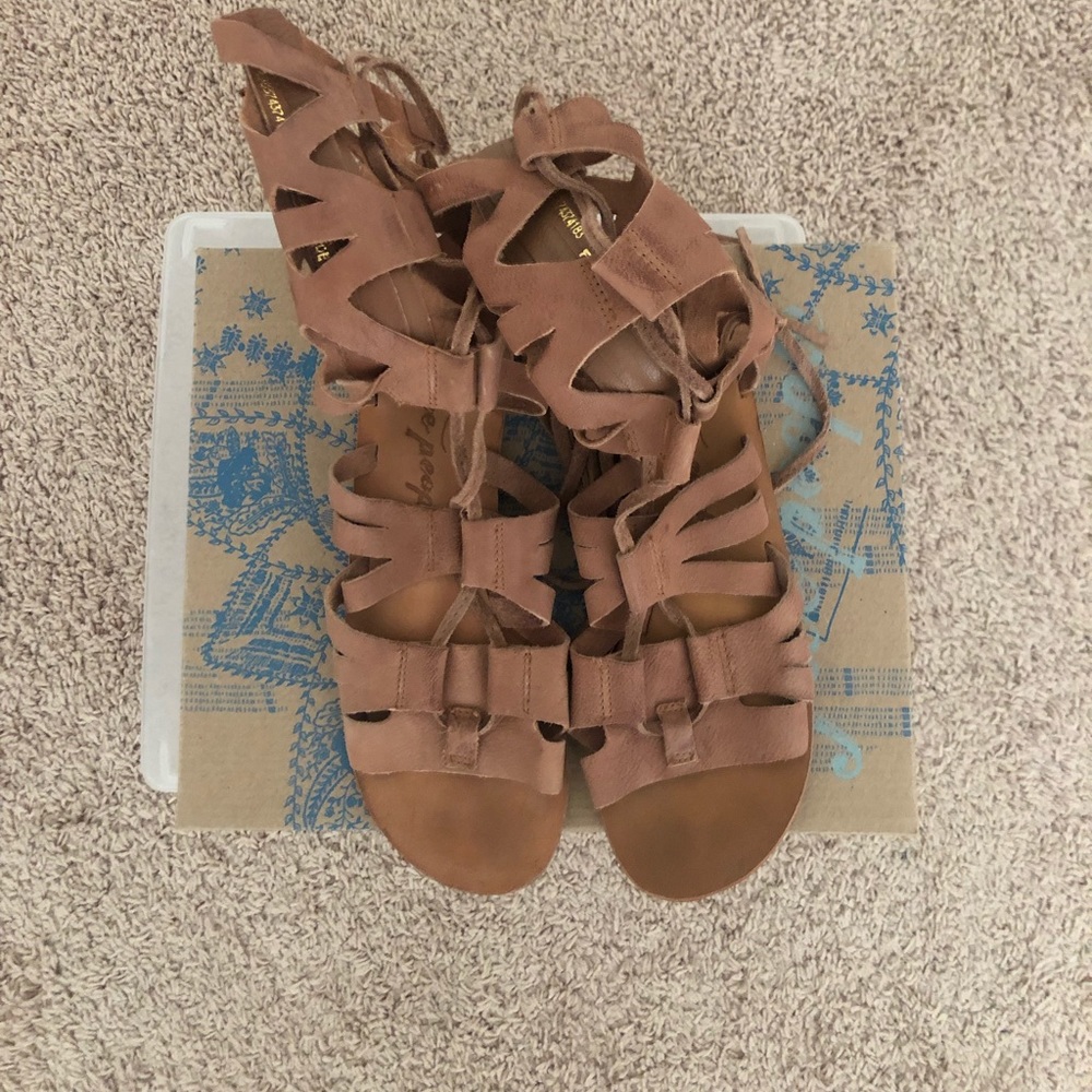 FREE PEOPLE Tan gladiator sandals